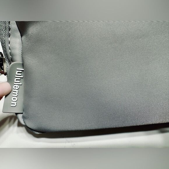 NWT Lululemon Everywhere Belt Bag Silver Drop Extended Strap Cute Hands Free - Picture 5 of 8